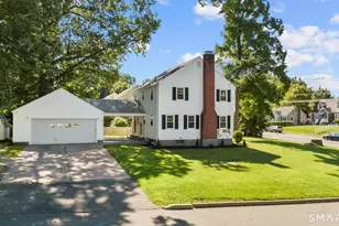 739 Center St, Manchester, CT 06040 - Photo 2