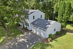 7 Pilgrim Cir, Enfield, CT 06082 - Photo 2