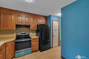 84 Wynwood Dr, Enfield, CT 06082 - Photo 4