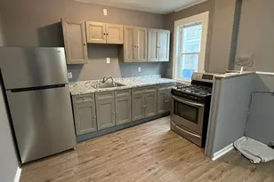 16 Fairview St, Waterbury, CT 06710 - Photo 2