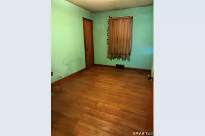 32 Visconti Avenue, Waterbury, CT 06704 - Photo 4
