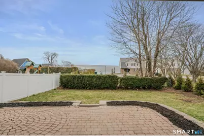 1092 Ocean Avenue, New London, CT 06320 - Photo 12