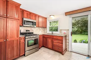 4 Taunton Lake Dr, Newtown, CT 06470 - Photo 12