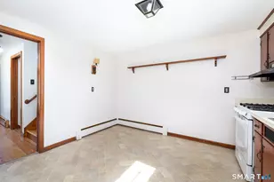 8 Old Pewter Ln, Wethersfield, CT 06109 - Photo 10