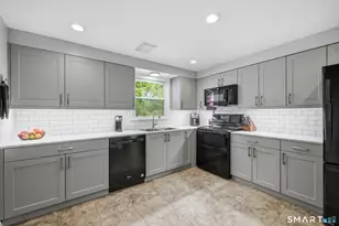 81 Warren Ave, Vernon, CT 06066 - Photo 2