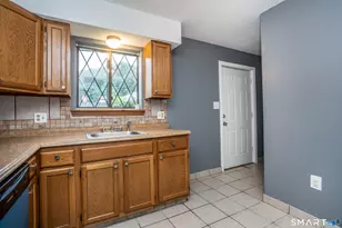 2 Craftwood Rd, Waterbury, CT 06704 - Photo 8