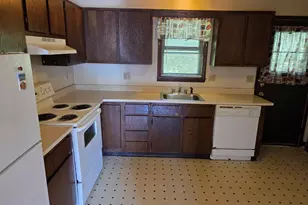13 Haddad Dr, Danbury, CT 06810 - Photo 4