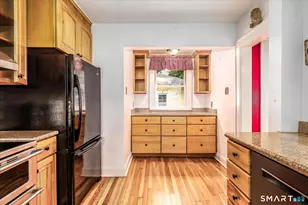 10 Crown St, Trumbull, CT 06611 - Photo 10