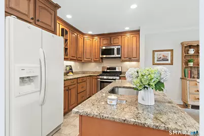 98 Roberton Crossing, Fairfield, CT 06825 - Photo 8