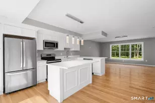 15 Colby Ct, New Haven, CT 06515 - Photo 2