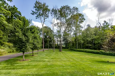 31 Bethwood Lane, Woodbury, CT 06798 - Photo 2