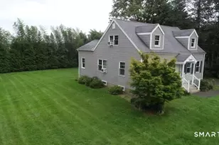88 Vineyard Rd, Hamden, CT 06517 - Photo 2