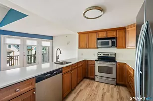 3250 Fairfield Ave, Bridgeport, CT 06605 - Photo 16