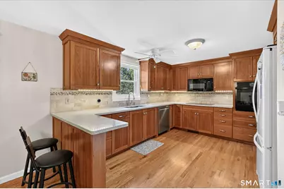 5 Parsons Drive, Simsbury, CT 06070 - Photo 10