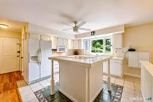10 Vernon Ct, Woodbridge, CT 06525 - Photo 4