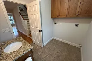 562 Light St, Stratford, CT 06614 - Photo 8