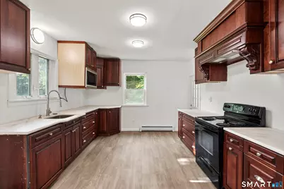16 Griffin Road South, Bloomfield, CT 06002 - Photo 10