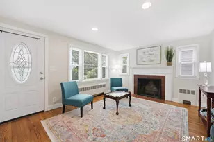 21 Elmfield St, West Hartford, CT 06110 - Photo 4