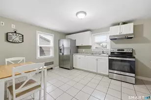 21 Elmfield St, West Hartford, CT 06110 - Photo 8