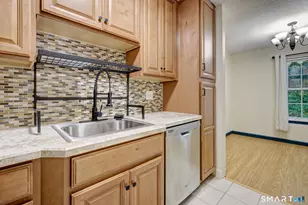 193 Oakland St, Manchester, CT 06042 - Photo 4