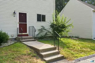 28 Larkspur Dr, Cromwell, CT 06416 - Photo 2