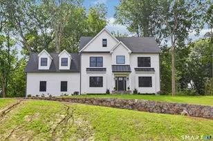 18 Timberlane Trail, Trumbull, CT 06611 - Photo 2