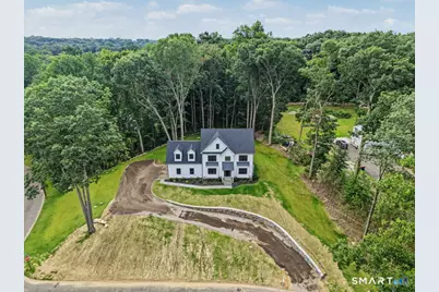 18 Timberlane Trail, Trumbull, CT 06611 - Photo 2