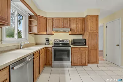 35 Sunrise Terrace, Stratford, CT 06614 - Photo 8