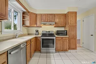 35 Sunrise Terrace, Stratford, CT 06614 - Photo 8