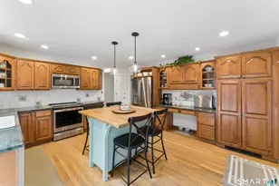 11 Autumn Dr, Danbury, CT 06811 - Photo 2
