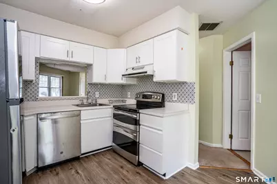 302 Briarwood Court #302, Rocky Hill, CT 06067 - Photo 6