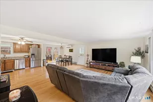 198 Dartmouth Dr, Groton, CT 06355 - Photo 4