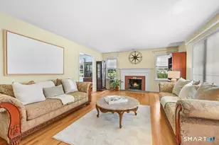 333 Stonebridge Ln, Trumbull, CT 06611 - Photo 4