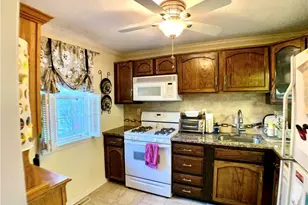 64 E Gate Ln, Hamden, CT 06514 - Photo 6