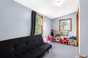 143 Red Oak Rd, Bridgeport, CT 06606 - Photo 10