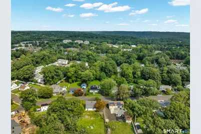 143 Red Oak Road, Bridgeport, CT 06606 - Photo 24