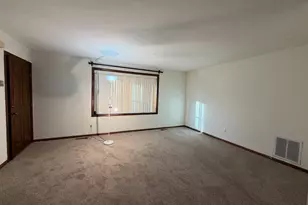 375 Glendale Ave, Bridgeport, CT 06606 - Photo 18