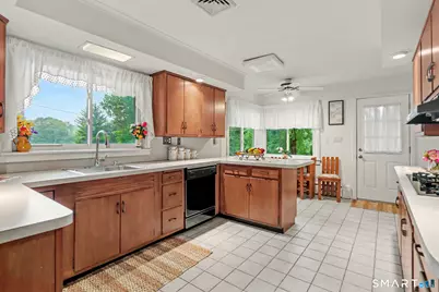 17 Little Plain Road, Trumbull, CT 06611 - Photo 12