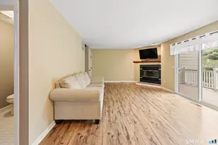 27 Fox Run Ct, Newington, CT 06111 - Photo 12