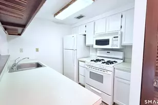 7 Little Oak Ln, Rocky Hill, CT 06067 - Photo 2