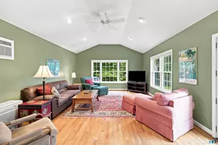 21 Cherryfield Dr, West Hartford, CT 06107 - Photo 2