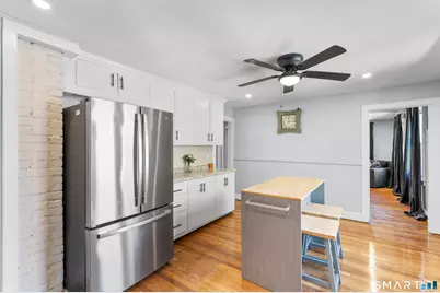 35 Pease Street, Enfield, CT 06082 - Photo 8