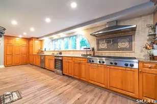 3 Linda Ct, North Branford, CT 06472 - Photo 2
