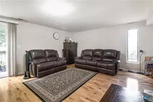 52 Trolley Crossing Ln, Middletown, CT 06457 - Photo 4