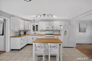 75 Meadow View Rd, New Haven, CT 06519 - Photo 6