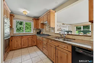 18 Buttonball Trail, Norwalk, CT 06851 - Photo 4
