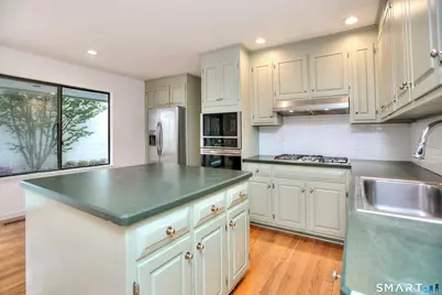 124 Harvest Commons #124, Westport, CT 06880 - Photo 4