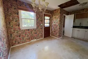 75 Saltonstall Pkwy, East Haven, CT 06512 - Photo 8