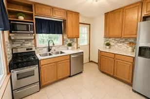 8 Darien Rd, New Fairfield, CT 06812 - Photo 6