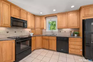 28 Fairfield Rd, Enfield, CT 06082 - Photo 6
